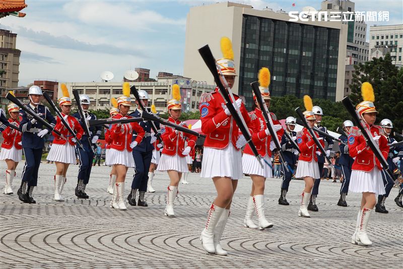 台北市莊敬高職獲得國防部第三屆全國高級中等學校儀隊競賽決賽冠軍。（記者邱榮吉/攝影）