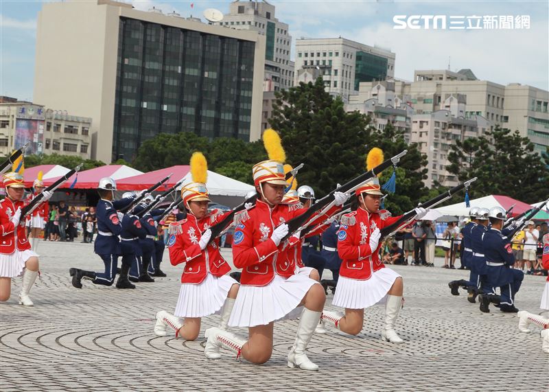 台北市莊敬高職獲得國防部第三屆全國高級中等學校儀隊競賽決賽冠軍。（記者邱榮吉/攝影）