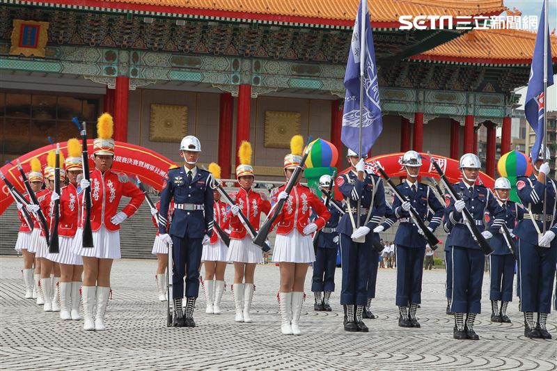 台北市莊敬高職獲得國防部第三屆全國高級中等學校儀隊競賽決賽冠軍。（記者邱榮吉/攝影）