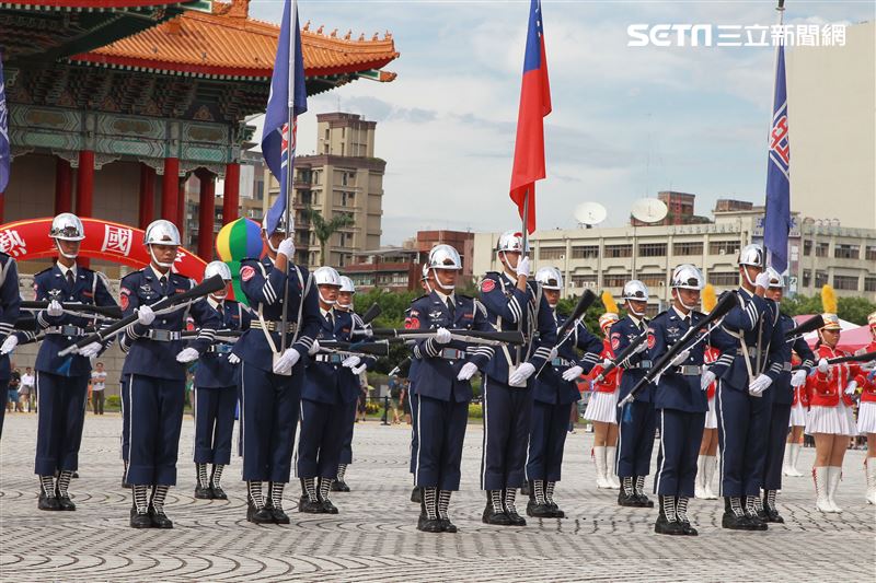 台北市莊敬高職獲得國防部第三屆全國高級中等學校儀隊競賽決賽冠軍。（記者邱榮吉/攝影）