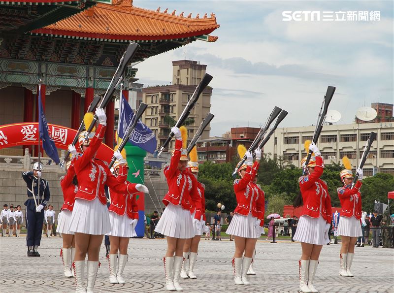 台北市莊敬高職獲得國防部第三屆全國高級中等學校儀隊競賽決賽冠軍。（記者邱榮吉/攝影）
