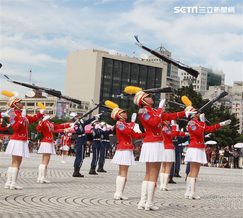 台北市莊敬高職獲得國防部第三屆全國高級中等學校儀隊競賽決賽冠軍。（記者邱榮吉/攝影）