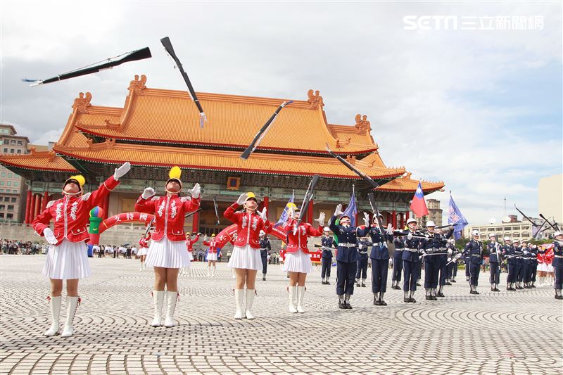 台北市莊敬高職獲得國防部第三屆全國高級中等學校儀隊競賽決賽冠軍。（記者邱榮吉/攝影）