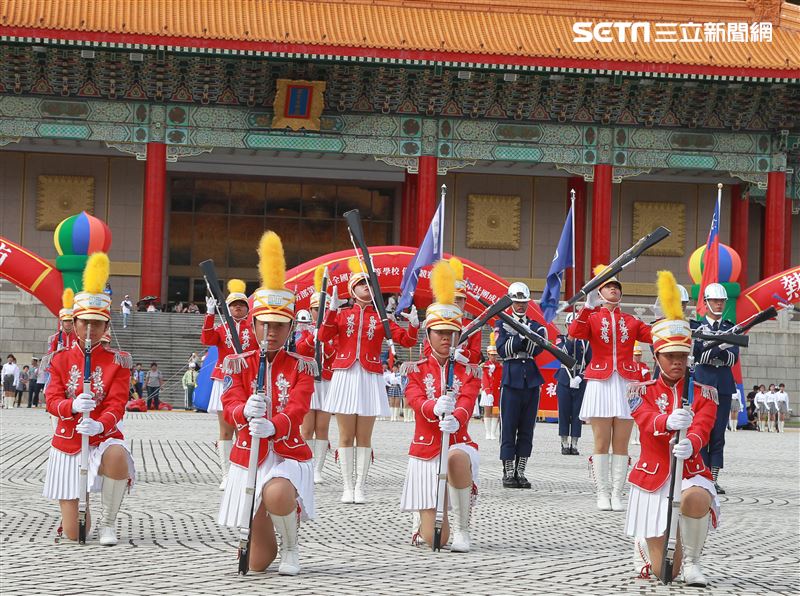 台北市莊敬高職獲得國防部第三屆全國高級中等學校儀隊競賽決賽冠軍。（記者邱榮吉/攝影）