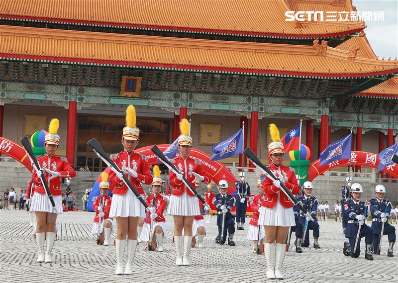 台北市莊敬高職獲得國防部第三屆全國高級中等學校儀隊競賽決賽冠軍。（記者邱榮吉/攝影）