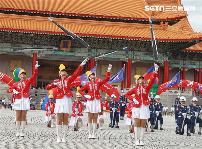 台北市莊敬高職獲得國防部第三屆全國高級中等學校儀隊競賽決賽冠軍。（記者邱榮吉/攝影）