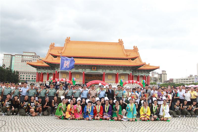 台北市莊敬高職獲得國防部第三屆全國高級中等學校儀隊競賽決賽冠軍。（記者邱榮吉/攝影）