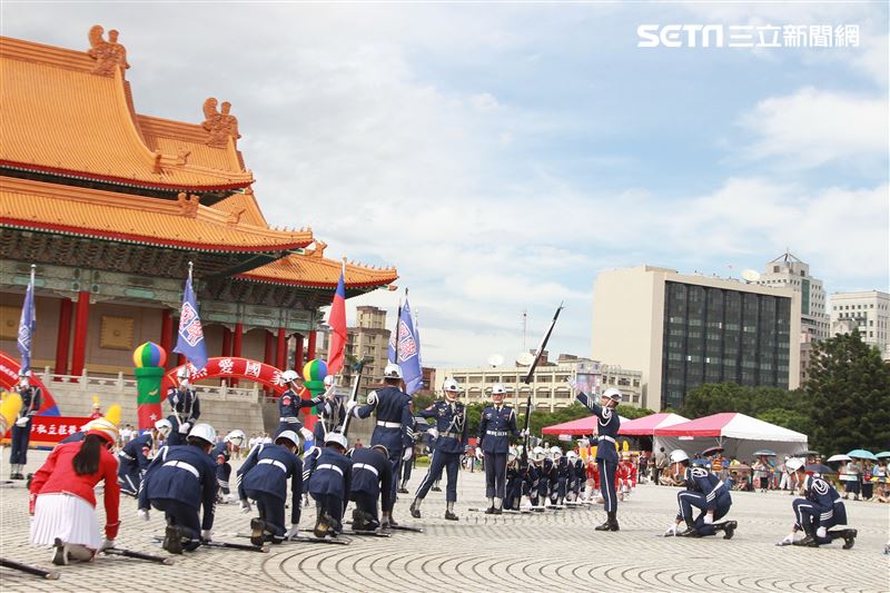 台北市莊敬高職獲得國防部第三屆全國高級中等學校儀隊競賽決賽冠軍。（記者邱榮吉/攝影）