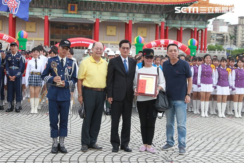 台北市莊敬高職獲得國防部第三屆全國高級中等學校儀隊競賽決賽冠軍。（記者邱榮吉/攝影）