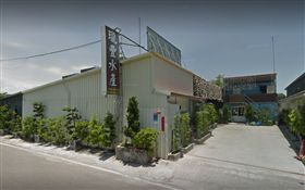  經常在臉書上開直播賣生鮮漁獲的南部水產大盤商「瓏豐水產｣驚傳倒閉！瓏豐水產在3年前搭上直播風潮、名氣大增，去年更看準「韓流」商機，推出無刺虱目魚「韓國魚」，業績預估上漲百萬，但是7日卻突然傳出倒閉消息，外傳是資金周轉不靈，欠下8000千萬債款，還惹得黑道上門，包圍公司所在地，而瓏豐水產的執行長則尚未出面回應。（圖／翻攝自Google map）