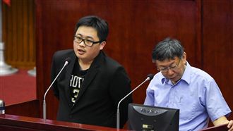 柯幕僚直播鬧劇　綠委諷：沒見過世面