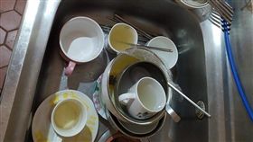 單身長照員被嗆「老了是政府負擔」　一看案主生活秒看開（圖／翻攝自爆怨公社）