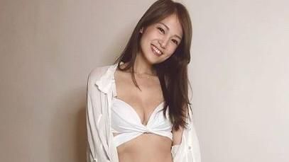 前啦啦隊妹「豪乳快炸出」　網全暈了