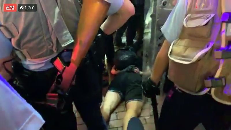 港警強驅示威者　反送中遊行多人被捕