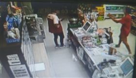 彰化,便利商店,換零錢,亮刀,嗆聲（圖／翻攝自爆料公社臉書）