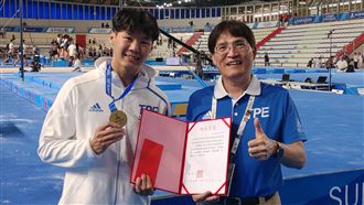 世大運／唐嘉鴻單槓摘金　蔡總統賀電