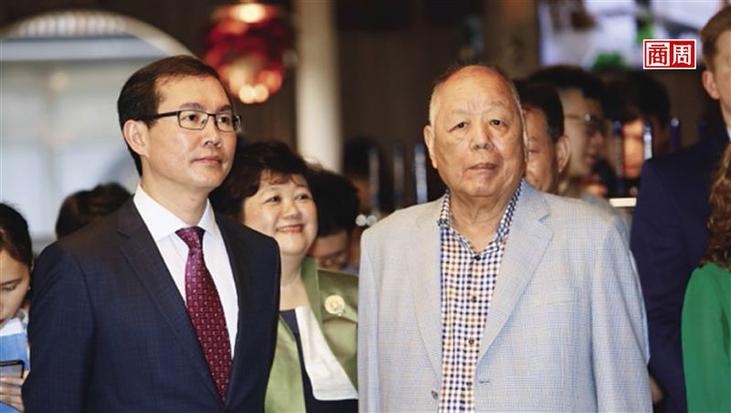 超商大打咖啡戰　罐裝咖啡王逆著幹？