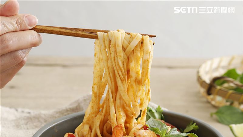 今天拌哪樣？藍象咖哩還是瓦城酸辣？