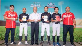 ▲頂新和德文教基金會創辦人魏應充鼓勵即將赴日的年輕球員。（圖／記者林辰彥攝影）