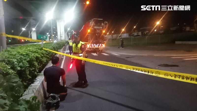 慎入！女騎士捲入混凝土車底爆頭慘死