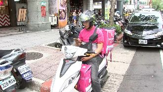 懶人商機夯！外送員騎出「百萬」年薪