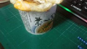 泡麵,荷包蛋,生活智慧王,爆廢公社公開版　圖／翻攝自臉書爆廢公社公開版
