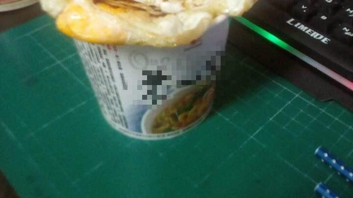 他分享蓋泡麵神物　網讚：生活智慧王