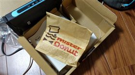 放十年的甜甜圈（圖／翻攝自推特）