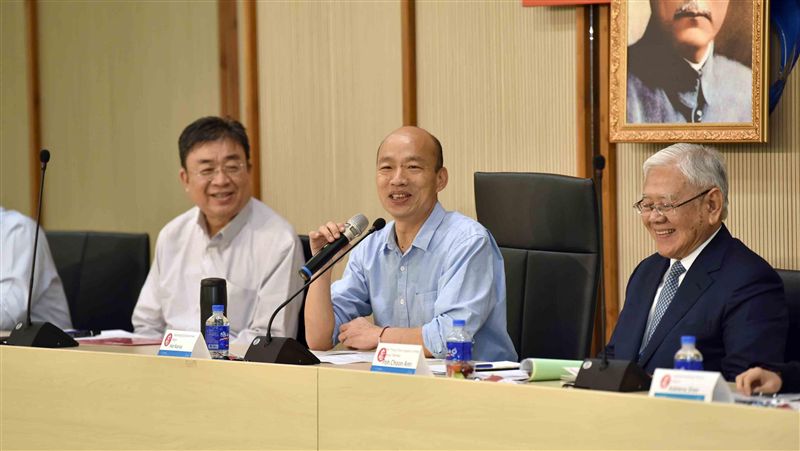 韓稱22歲投綠　網友：當時沒民進黨