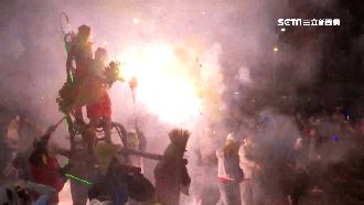 越炸越旺！玉里首創三女雙轎炸寒單