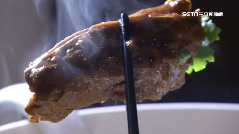 嬤說吃牛會變笨　她誤食生重病腦險壞