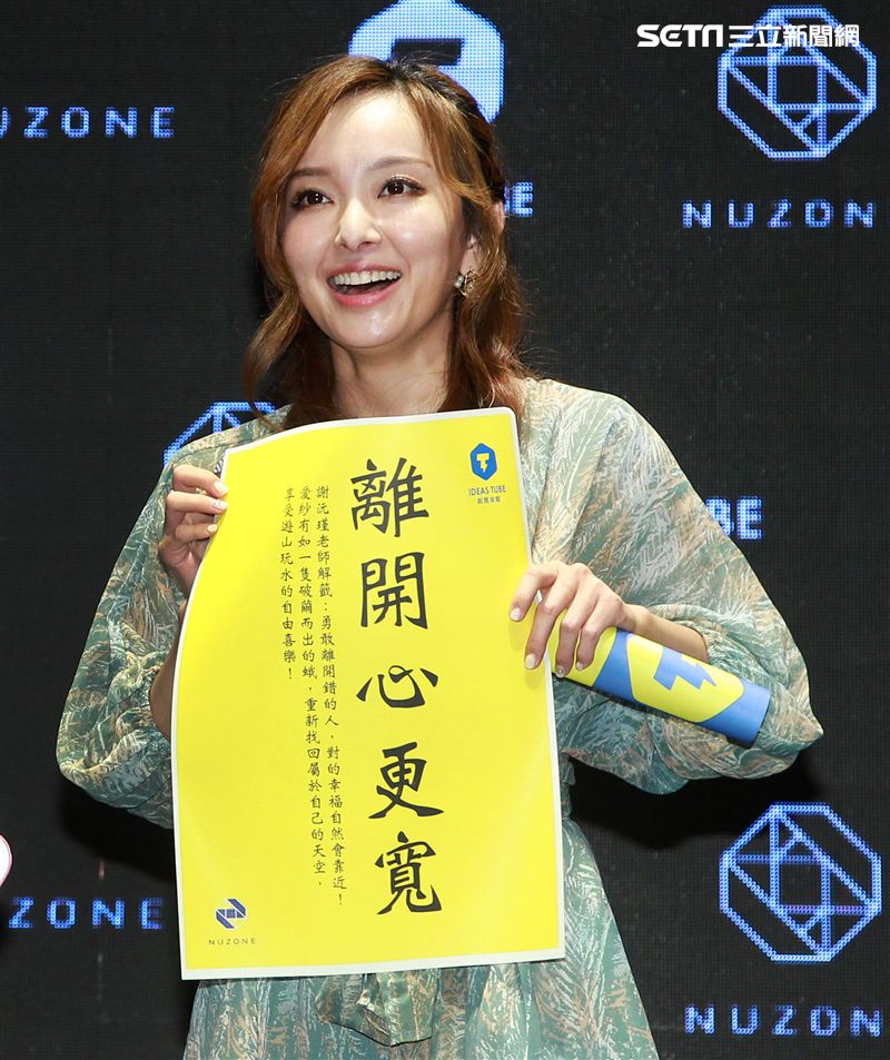 愛紗主持愛紗愛乱玩。（記者邱榮吉/攝影）