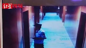 女酒店房內洗澡　遭保全闖入影片外流（圖／翻攝自秒拍）