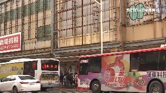 洪平森白手起家　站前廣場和百人訴訟