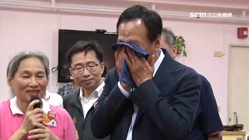 腦麻兒吃力喊「加油」　郭台銘哭了