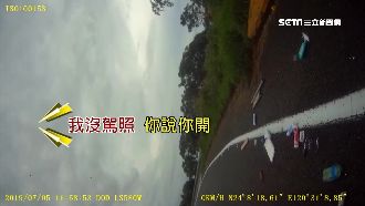 無照撞翻車　「串供對話」笑翻網友！