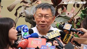 柯文哲與信義區里長座談前受訪 圖/記者黃宣尹攝影