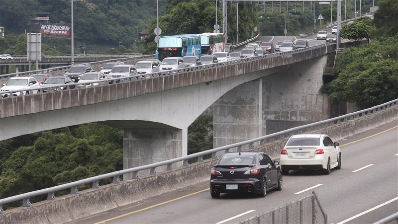 國道試辦動態地磅　33輛大貨車逃磅