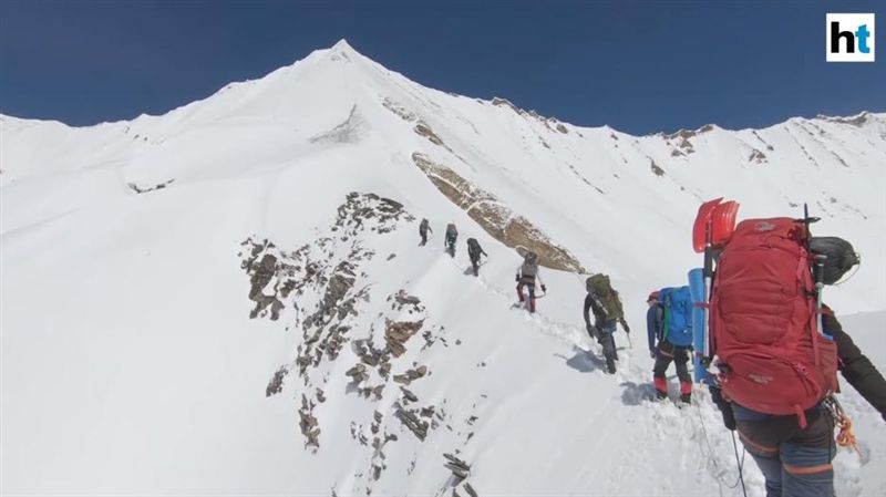 登山客隨地小便 聖母峰加速融冰150噸