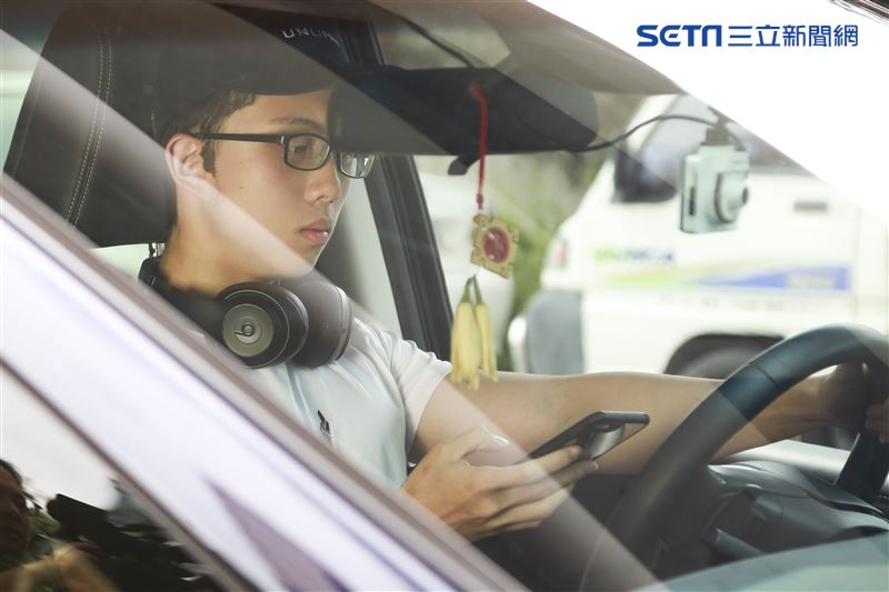 狄鶯與孫安佐一同做公益影片拍攝。（記者林士傑/攝影）