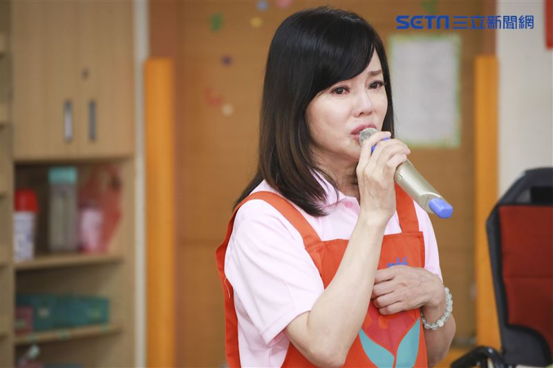 狄鶯與孫安佐一同做公益影片拍攝。（記者林士傑/攝影）