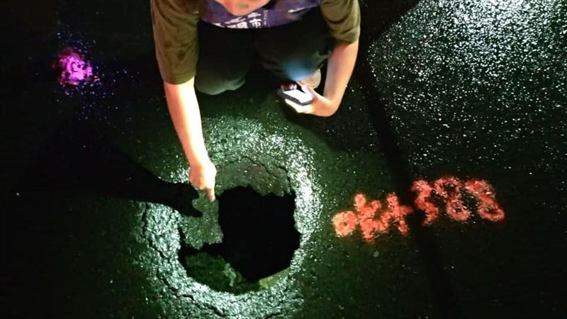 韓路平又破功！才鋪好1個月出現大洞