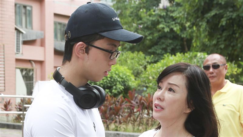 狄鶯霸氣公開救子金額：錢再賺就有