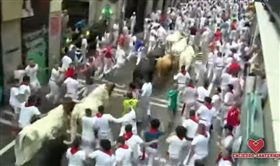 奔牛節,牛角,脖子,刺穿,美國,西班牙。(圖/翻攝自YOUTUBE)