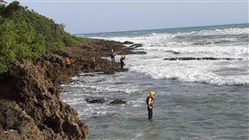 墾丁小灣海域發生男大生溺水失蹤事件（翻攝畫面）