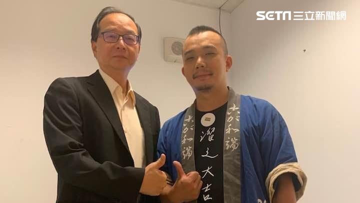 王瑞德直搗高雄！合體廣德家發放煎餅