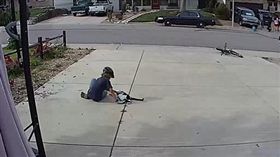 鄰居小男孩愛貓。（圖／翻攝自Reddit@NoraRose_86）
