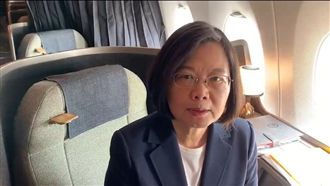 小英出訪友邦　機上交付民眾這項任務