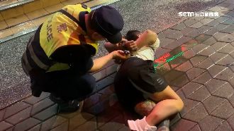吵架衝突反嗆警！醉男被噴辣椒水醒腦