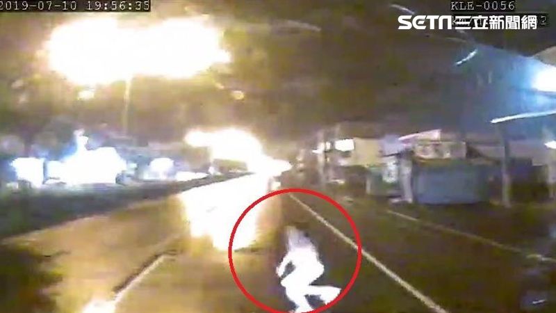 女肉身衝撞混凝土車慘亡　駕駛遭法辦